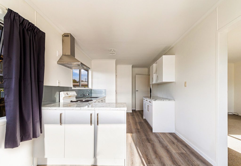 27 Huruhuru Road, Massey, Auckland - Carousel 2
