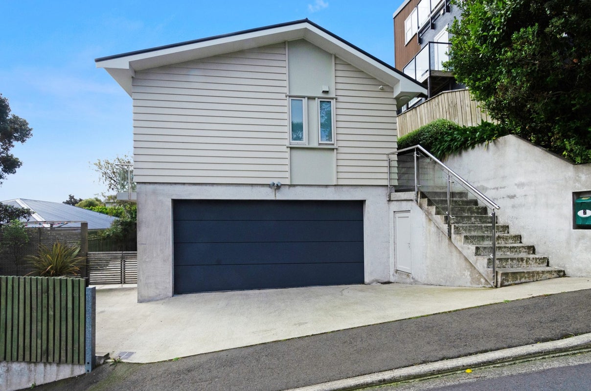 2 Gowrie Street, Brooklyn, Wellington - Carousel 2