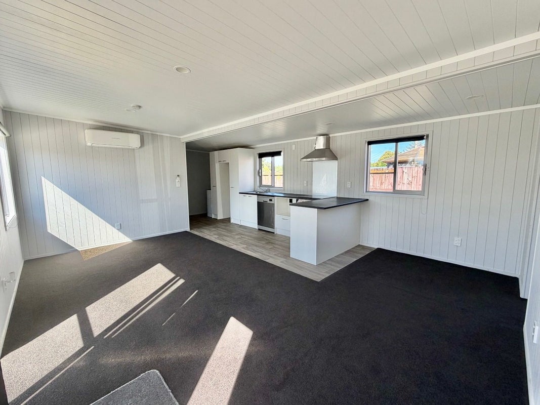 8 Lynmore Drive, Hillpark, Auckland - Carousel 2