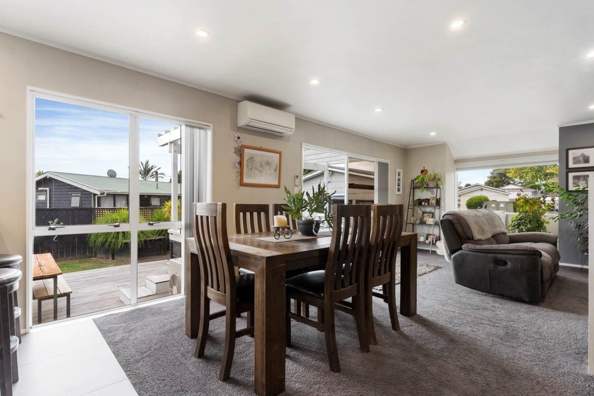 148 Carnoustie Drive, Wattle Downs, Auckland - Carousel 2