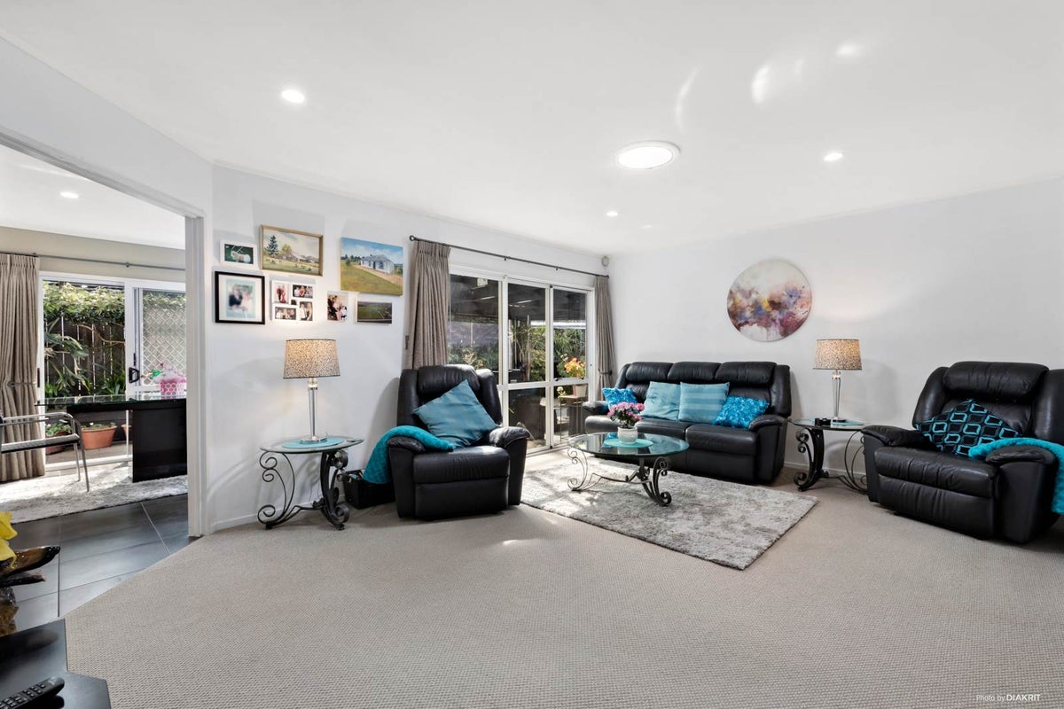 2/73 Vincent Street, Howick, Auckland - Carousel 2
