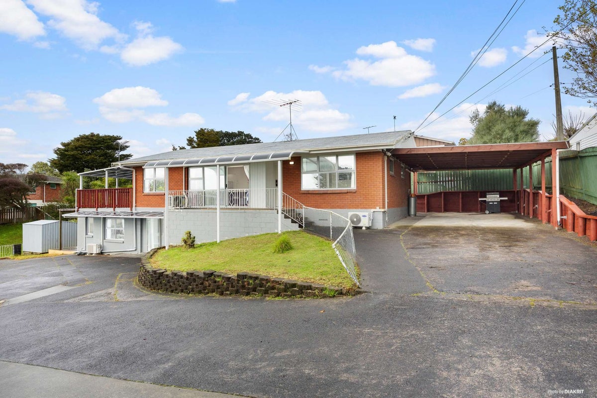 16 Connell Street, Blockhouse Bay, Auckland - Carousel 1
