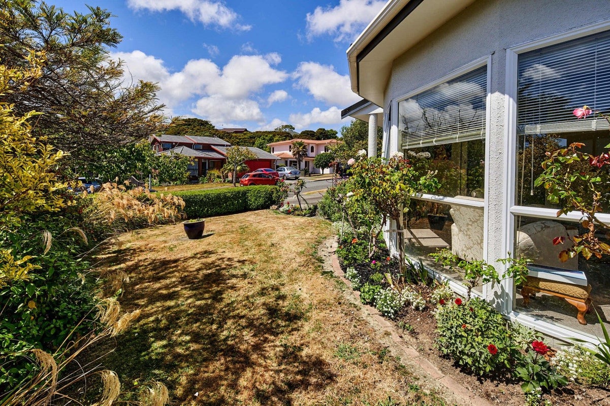 9 Musket Lane, Whitby, Porirua - Carousel 2
