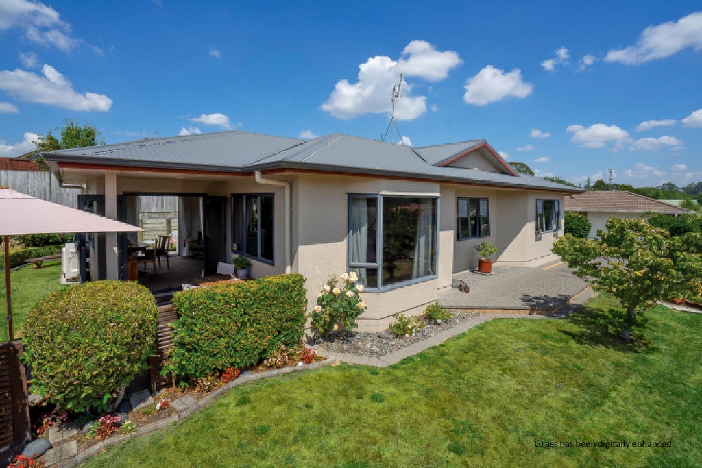 89 Dixon Road, Glenview, Hamilton - Carousel 1