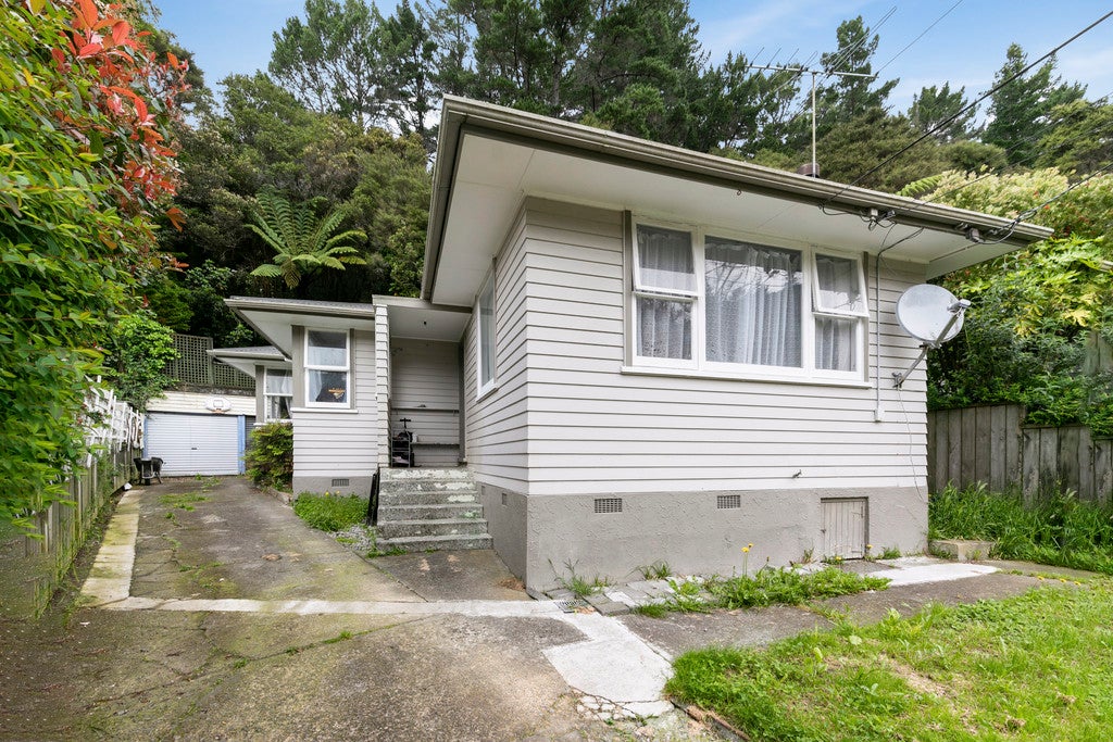 9 Shackleton Grove, Stokes Valley, Lower Hutt - Carousel 1