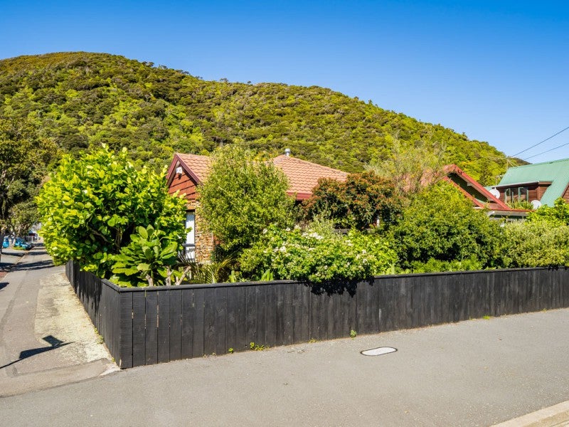1/11 Makaro Street, Eastbourne, Lower Hutt - Carousel 18