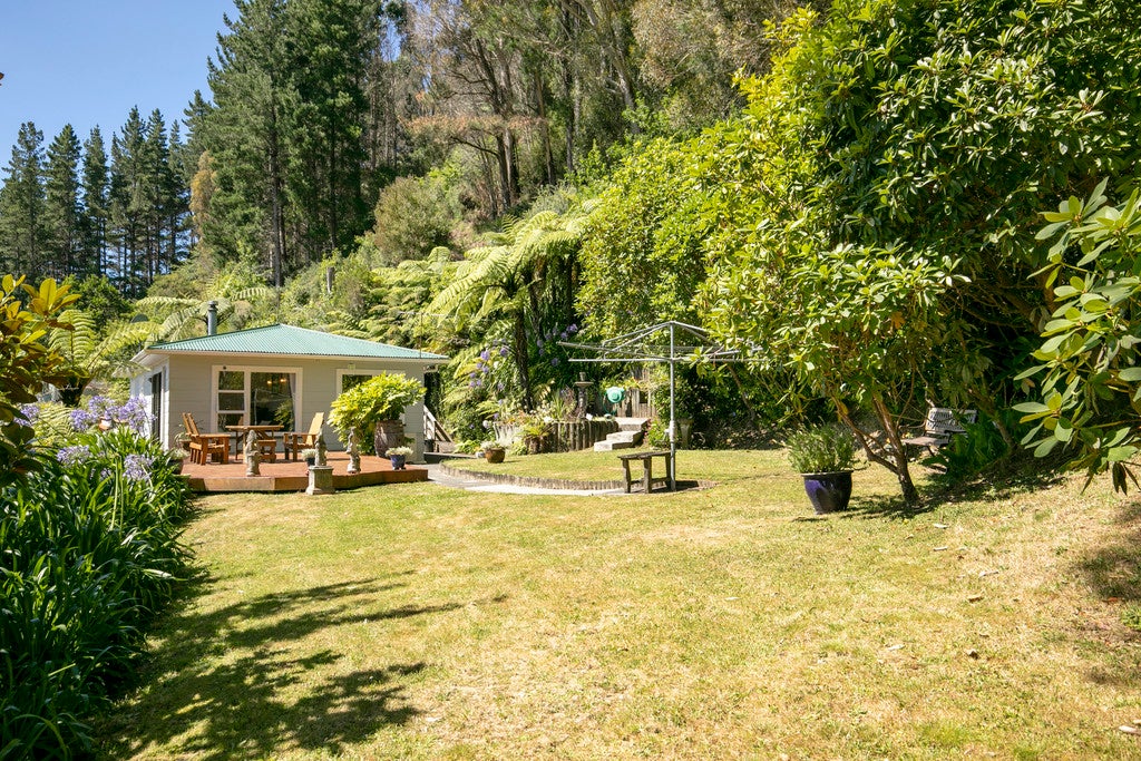 284 Moores Valley Road, Wainuiomata, Lower Hutt - Carousel 1