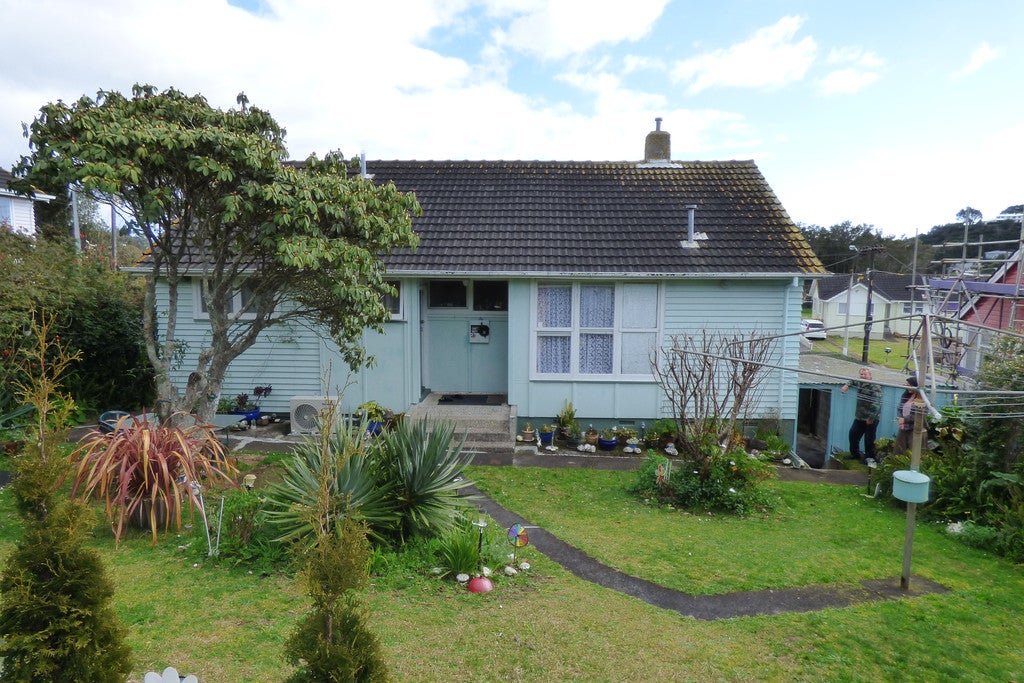 92 Cook Street, Marfell, New Plymouth - Carousel 1