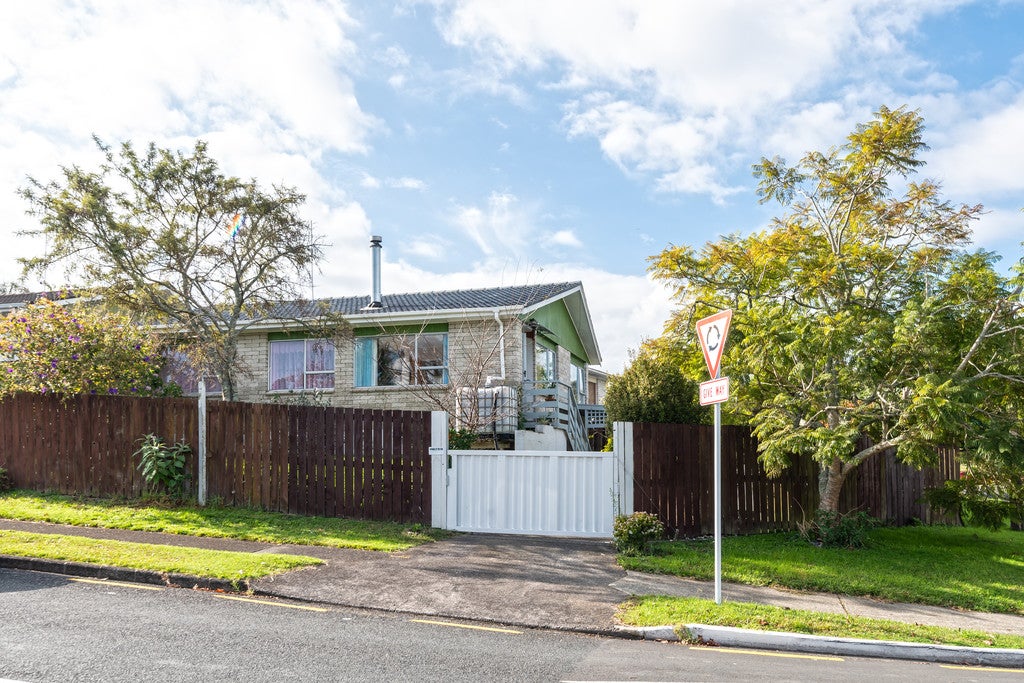 1/49 Zita Maria Drive, Massey, Auckland - Carousel 1