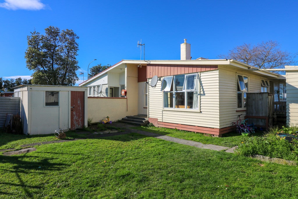 69 Pembroke Street, Highbury, Palmerston North - Carousel 1
