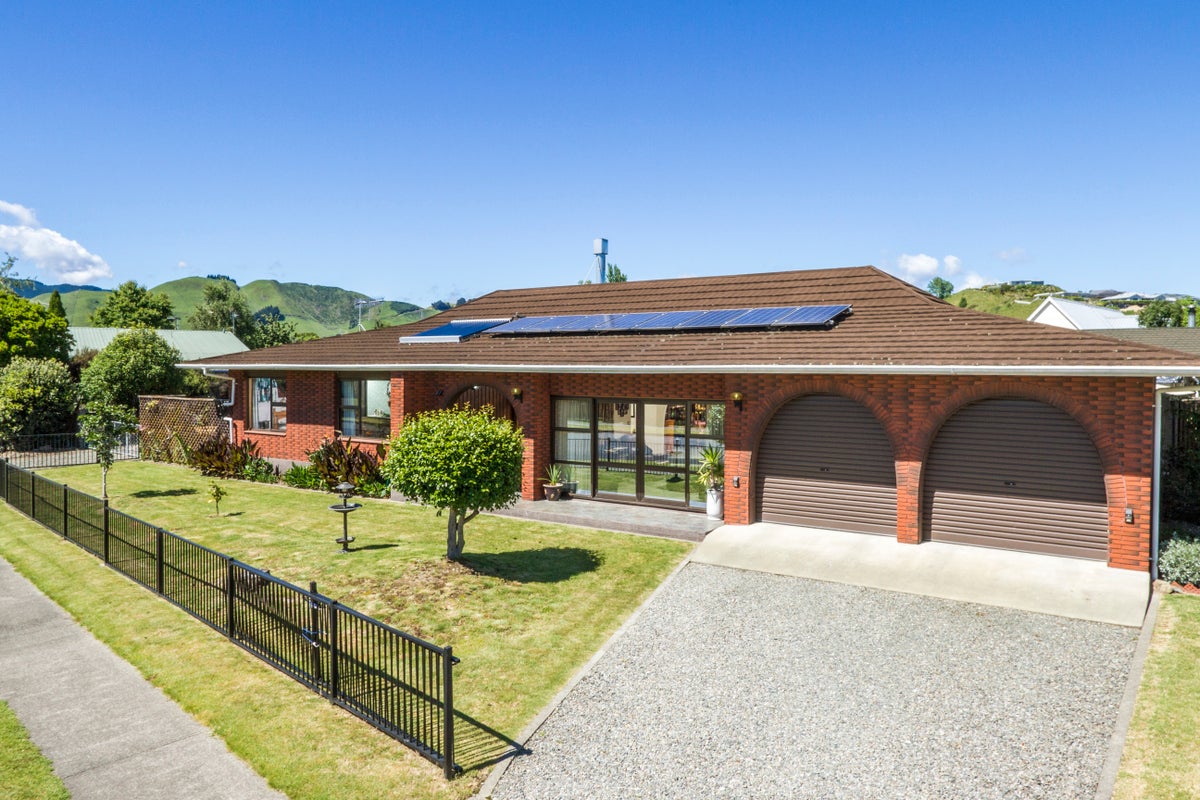 14 Starveall Street, Brightwater - Carousel 1