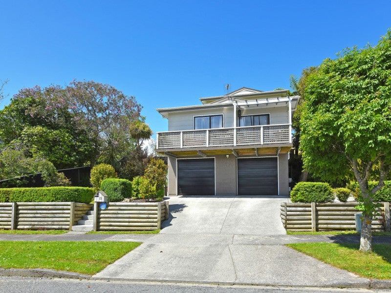 13 Whitechapel Grove, Stokes Valley, Lower Hutt - Carousel 23