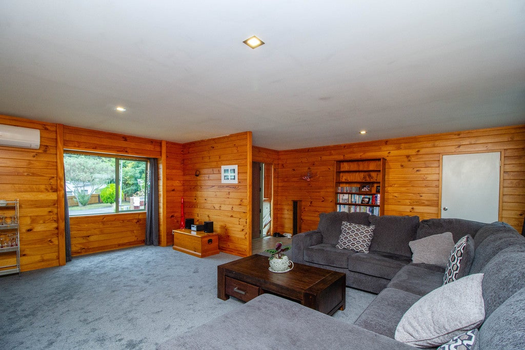 20 Karamea Grove, Wainuiomata, Lower Hutt - Carousel 2
