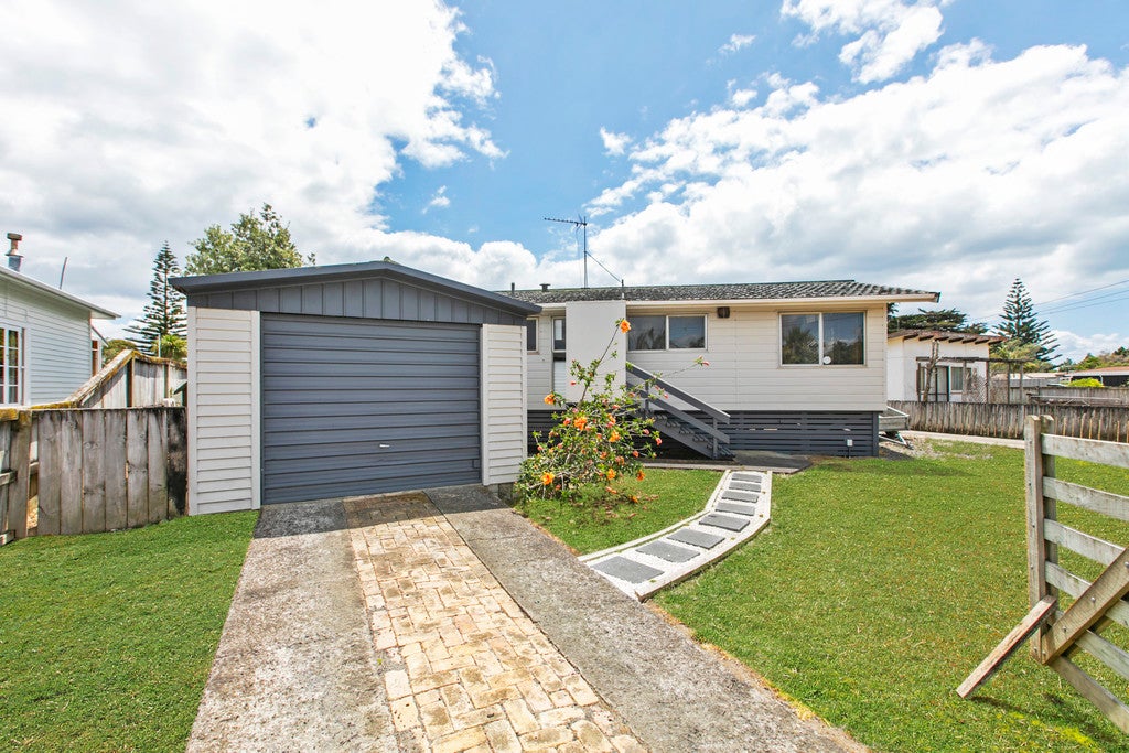18 Second View Avenue, Beachlands, Auckland - Carousel 2