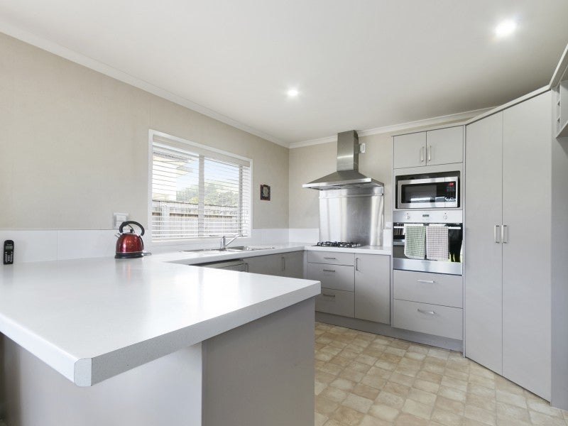 10 Fraser Colman Grove, Wainuiomata, Lower Hutt - Carousel 2