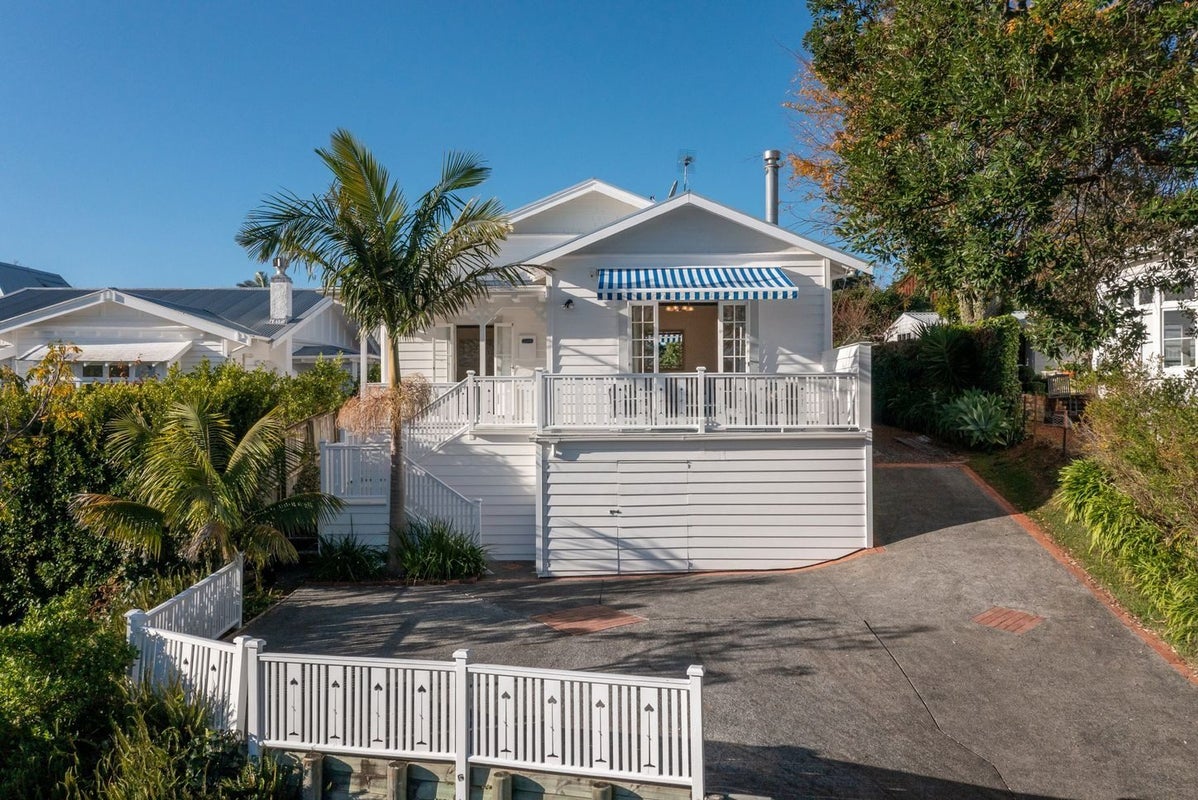 54 Wairoa Road, Narrow Neck, Auckland - Carousel 1