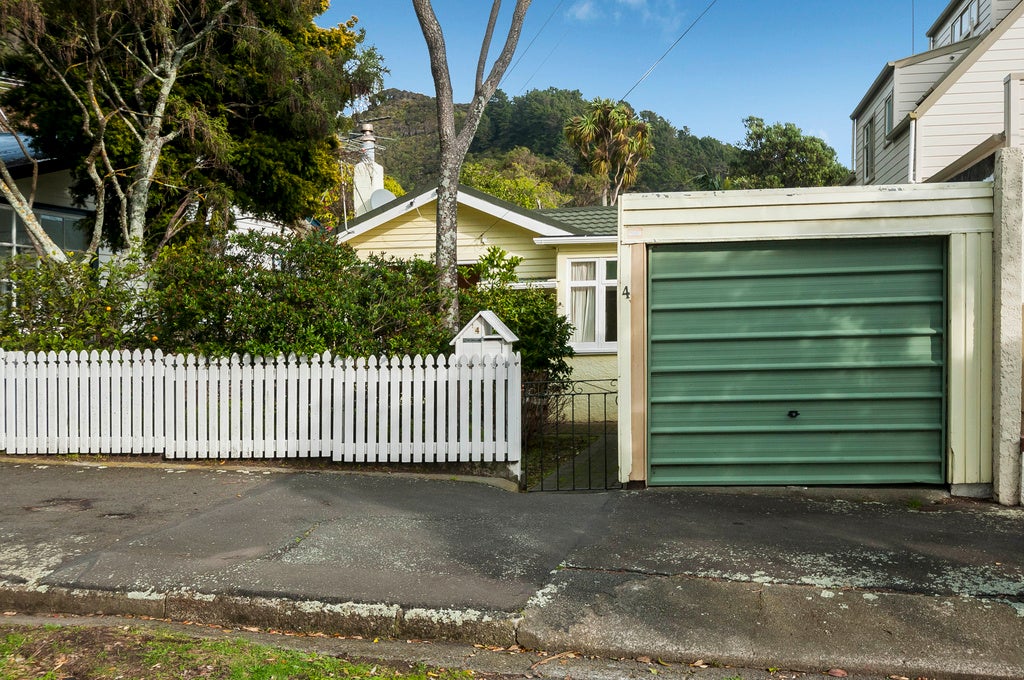4 Kowhai Street, Eastbourne, Lower Hutt - Carousel 19
