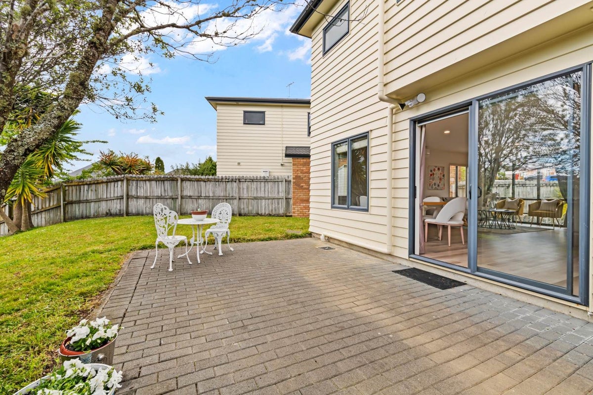 35/22 Northcross Drive, Oteha, Auckland - Carousel 2