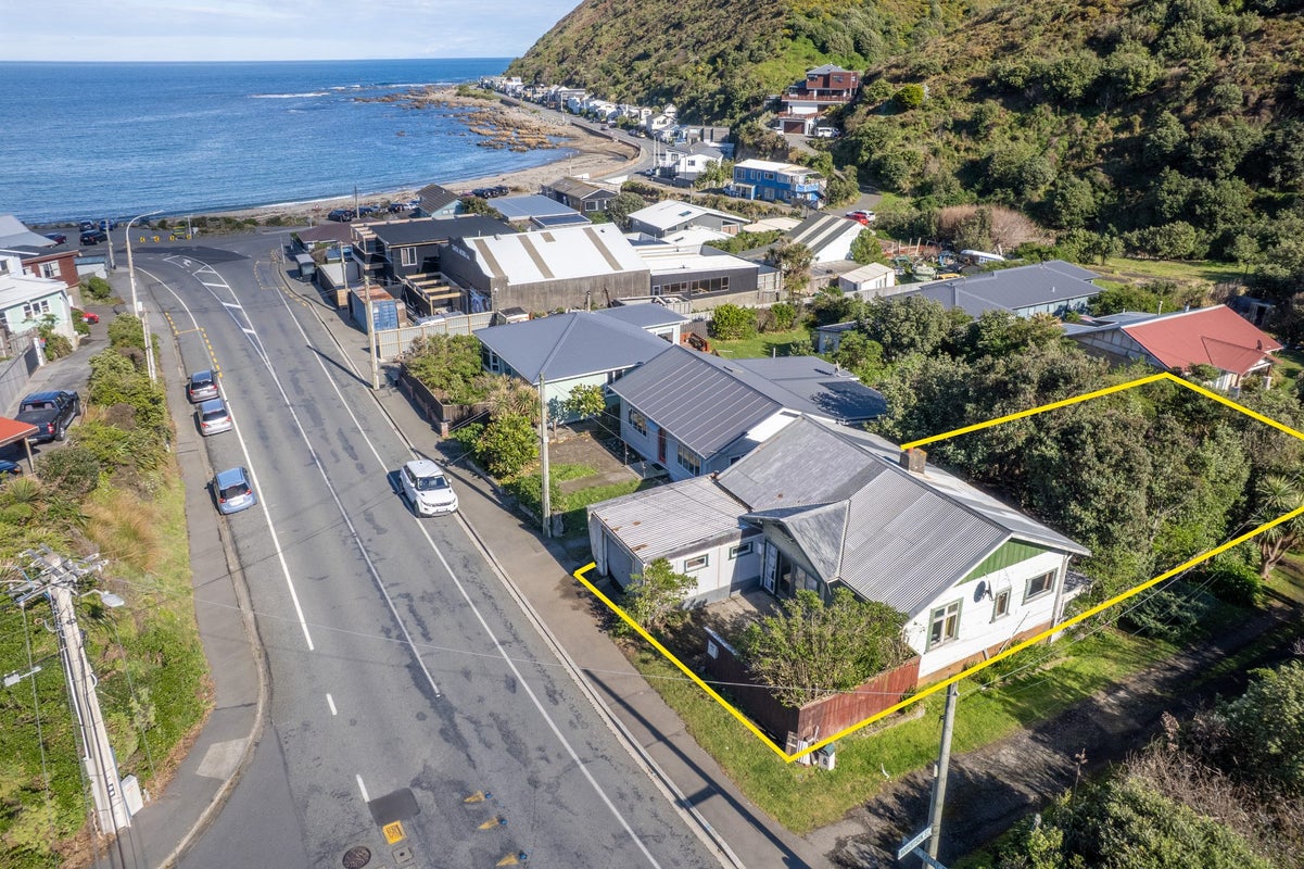 15 Happy Valley Road, Owhiro Bay, Wellington, Wellington - Carousel 2