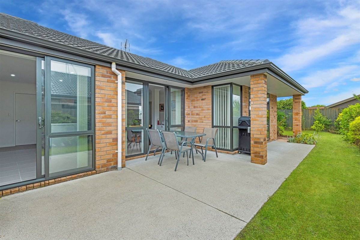 5 Edgeview Crescent, Fitzroy, Hamilton - Carousel 1