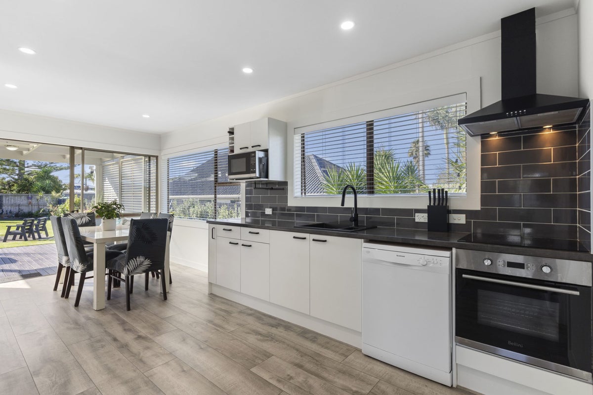 62 Third View Avenue, Beachlands, Auckland - Carousel 2