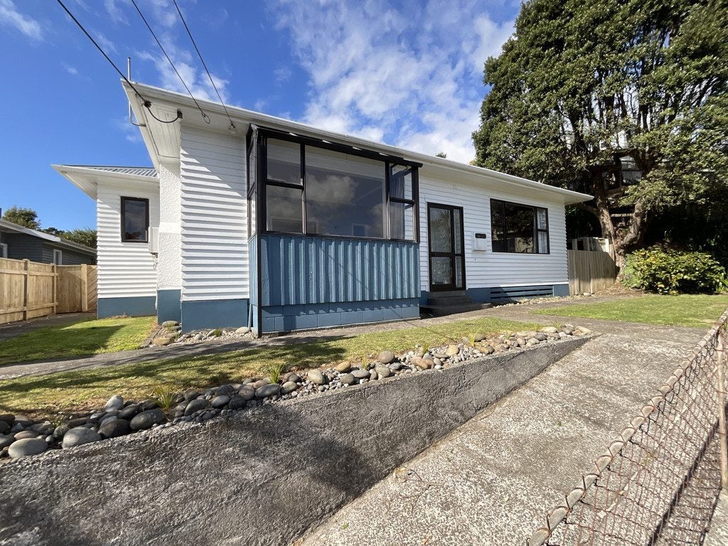 33B Lorna Street, Lynmouth, New Plymouth - Carousel 1