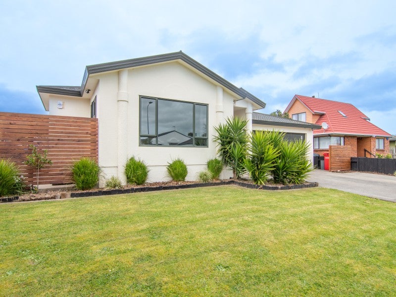 39 Dalfield Place, Highbury, Palmerston North - Carousel 1