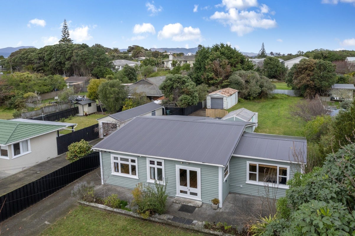 27 Manuka Street, Otaki Beach, Otaki - Carousel 2