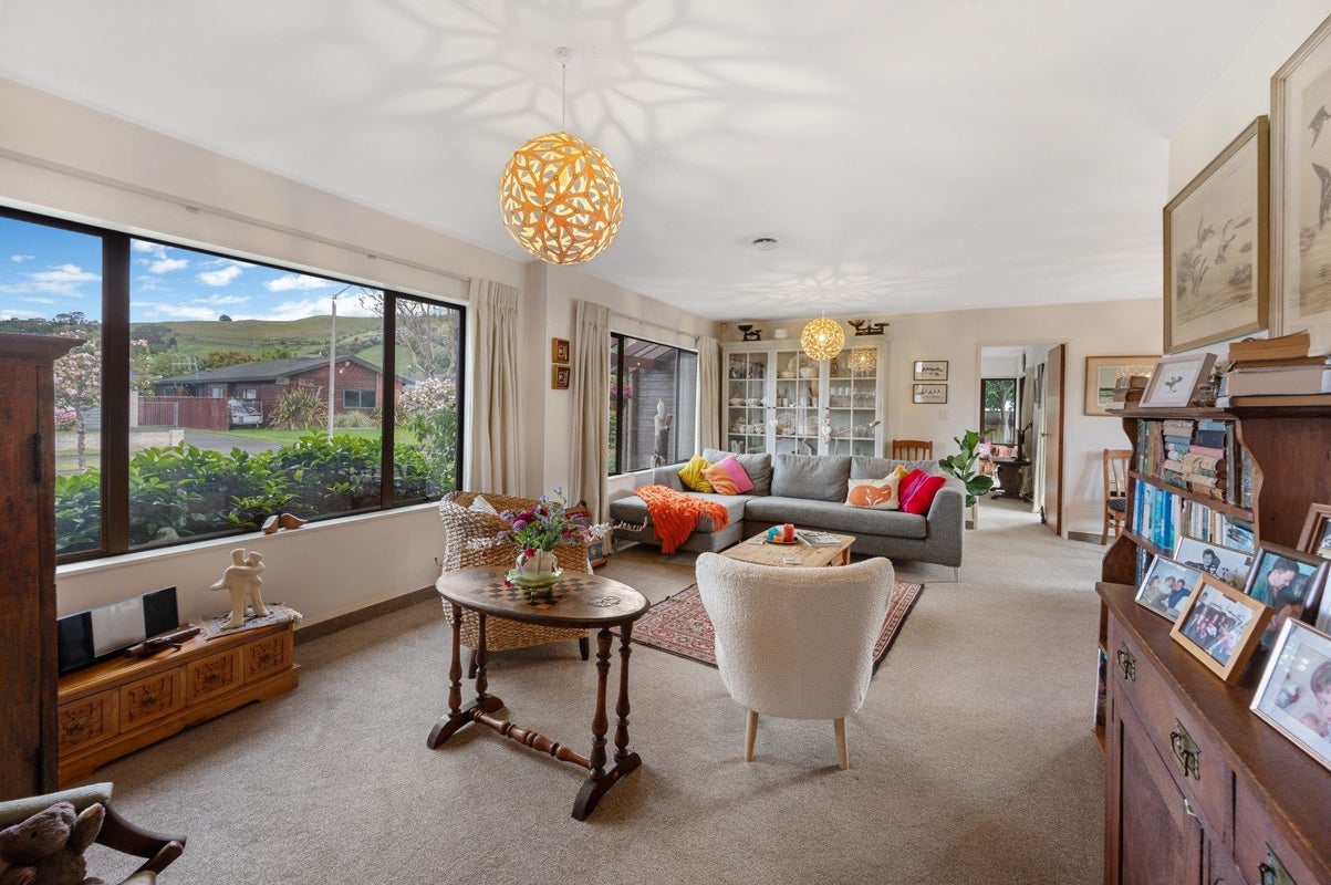 2 Webb Place, Taradale, Napier - Carousel 2