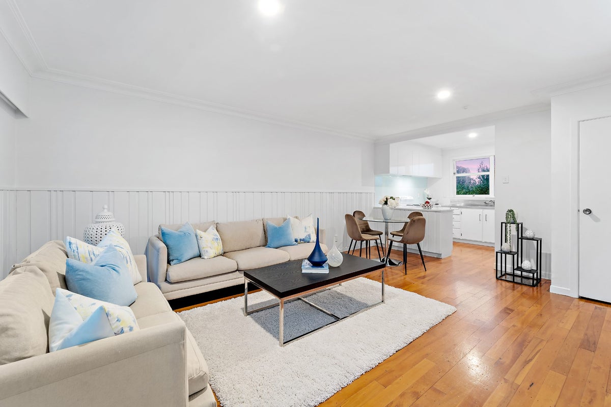 3/5 Braemar Road, Castor Bay, Auckland - Carousel 1