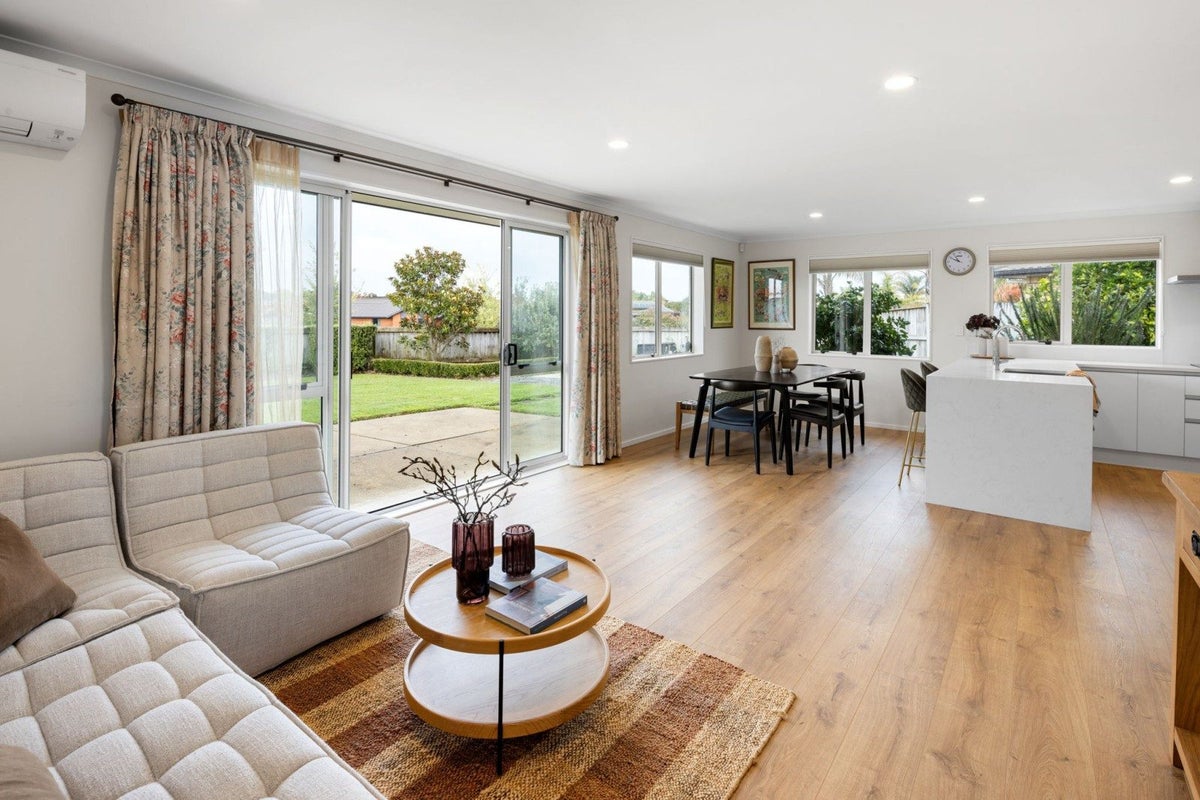 6 Bentley Rise, Flagstaff, Hamilton - Carousel 1