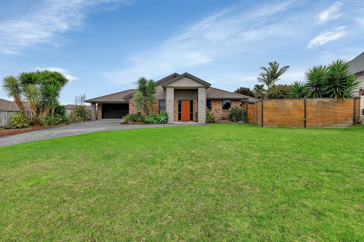18 Conifer Grove, Kamo, Whangarei - Carousel 2