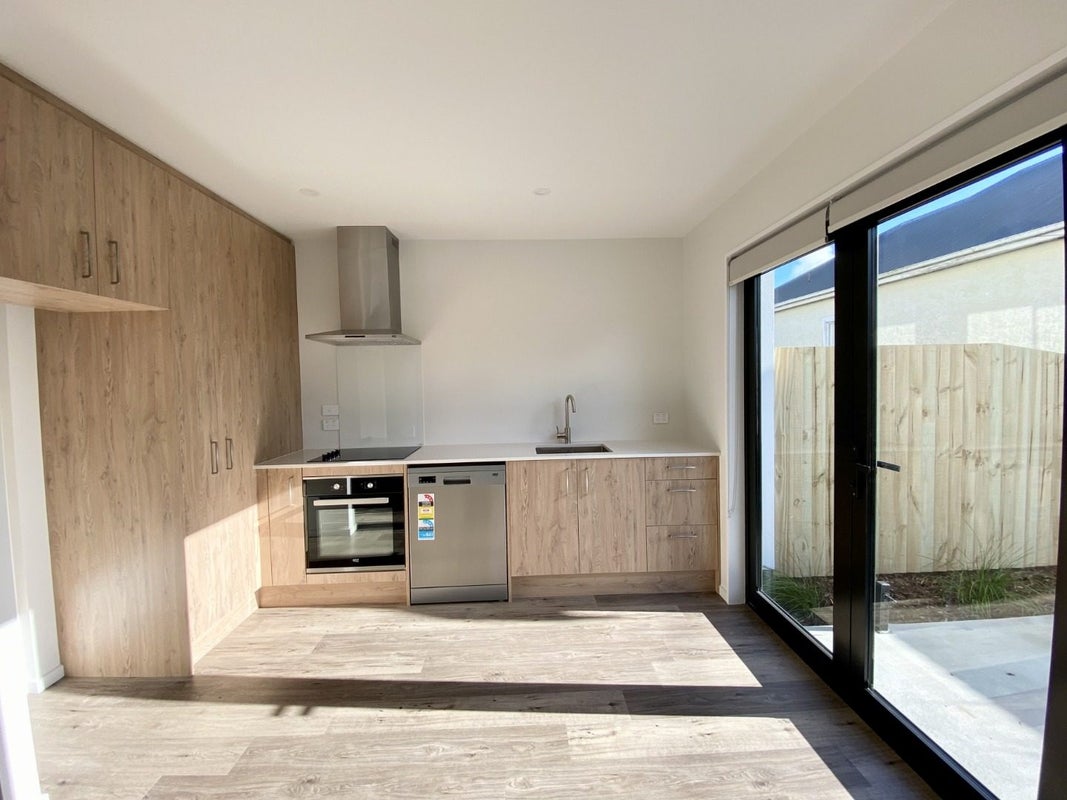2/52 Hills Road, Edgeware, Christchurch - Carousel 2