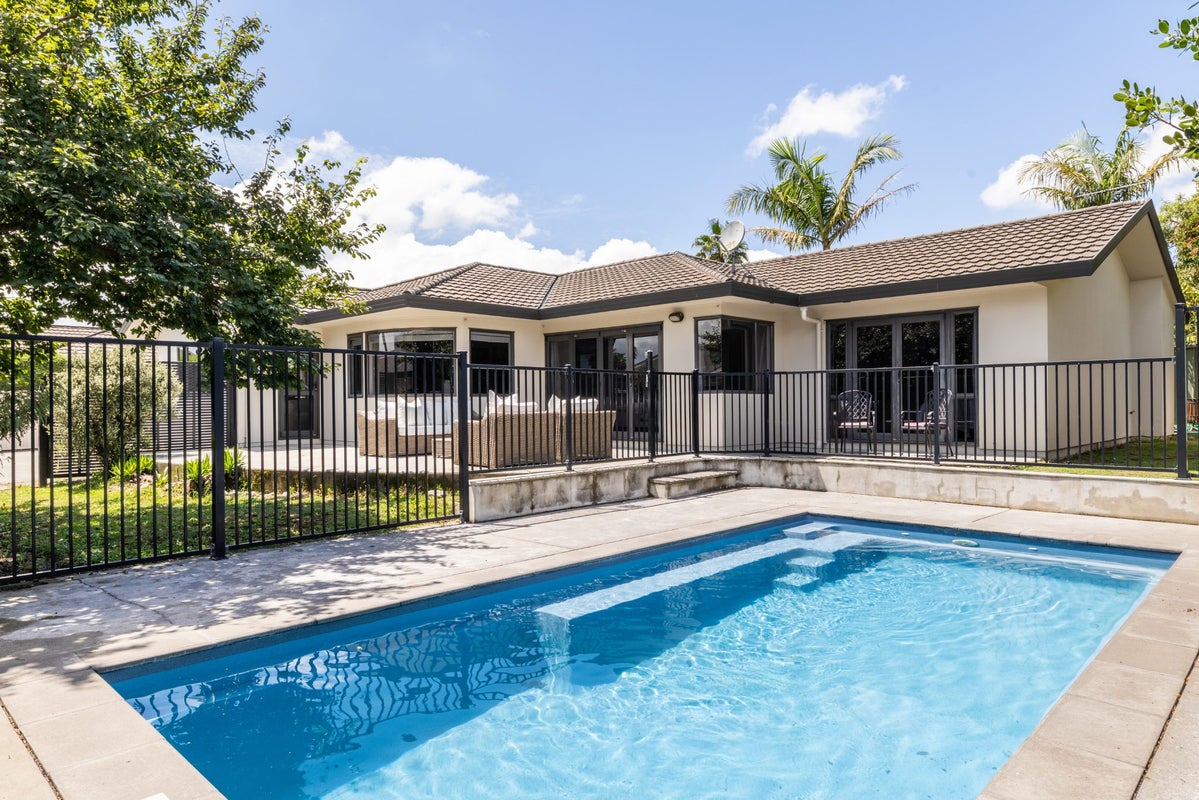17 Washington Place, Havelock North, Havelock North - Carousel 1