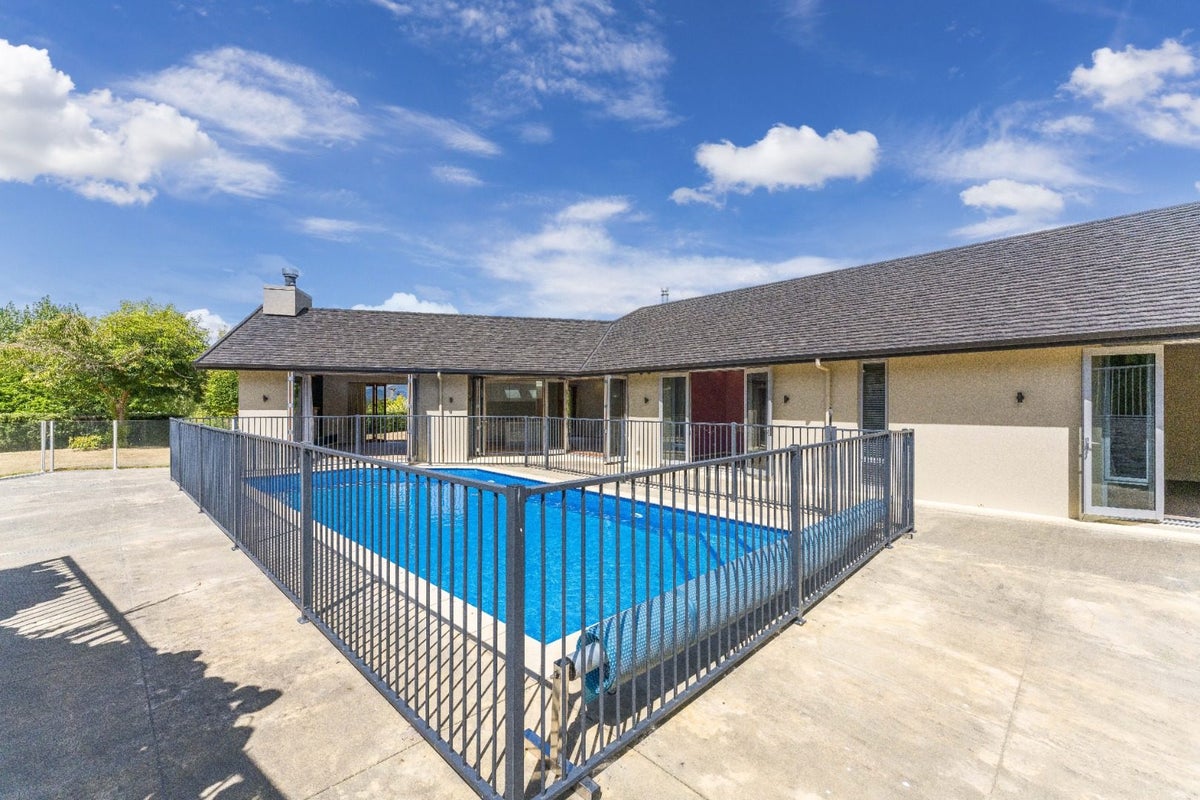 5 Cameron Drive, Acacia Bay, Taupo - Carousel 1