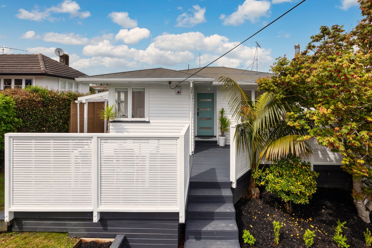 1/24 Strid Road, Te Atatu South, Auckland - Carousel 1