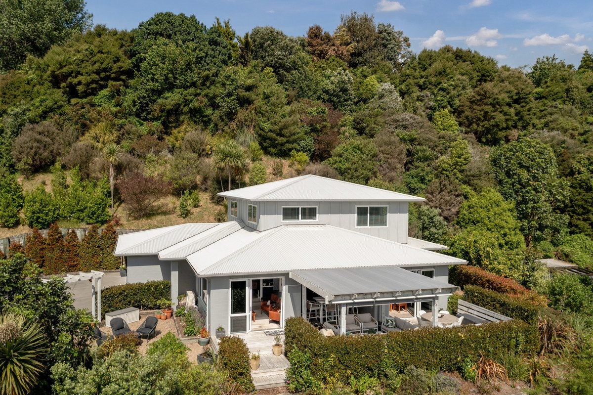 50 Stonebridge Way, Pyes Pa, Tauranga - Carousel 2