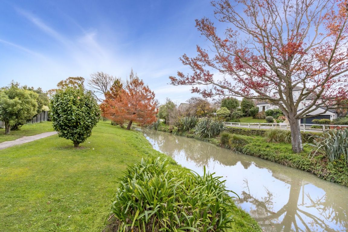9 Esher Place, Saint Martins, Christchurch - Carousel 12