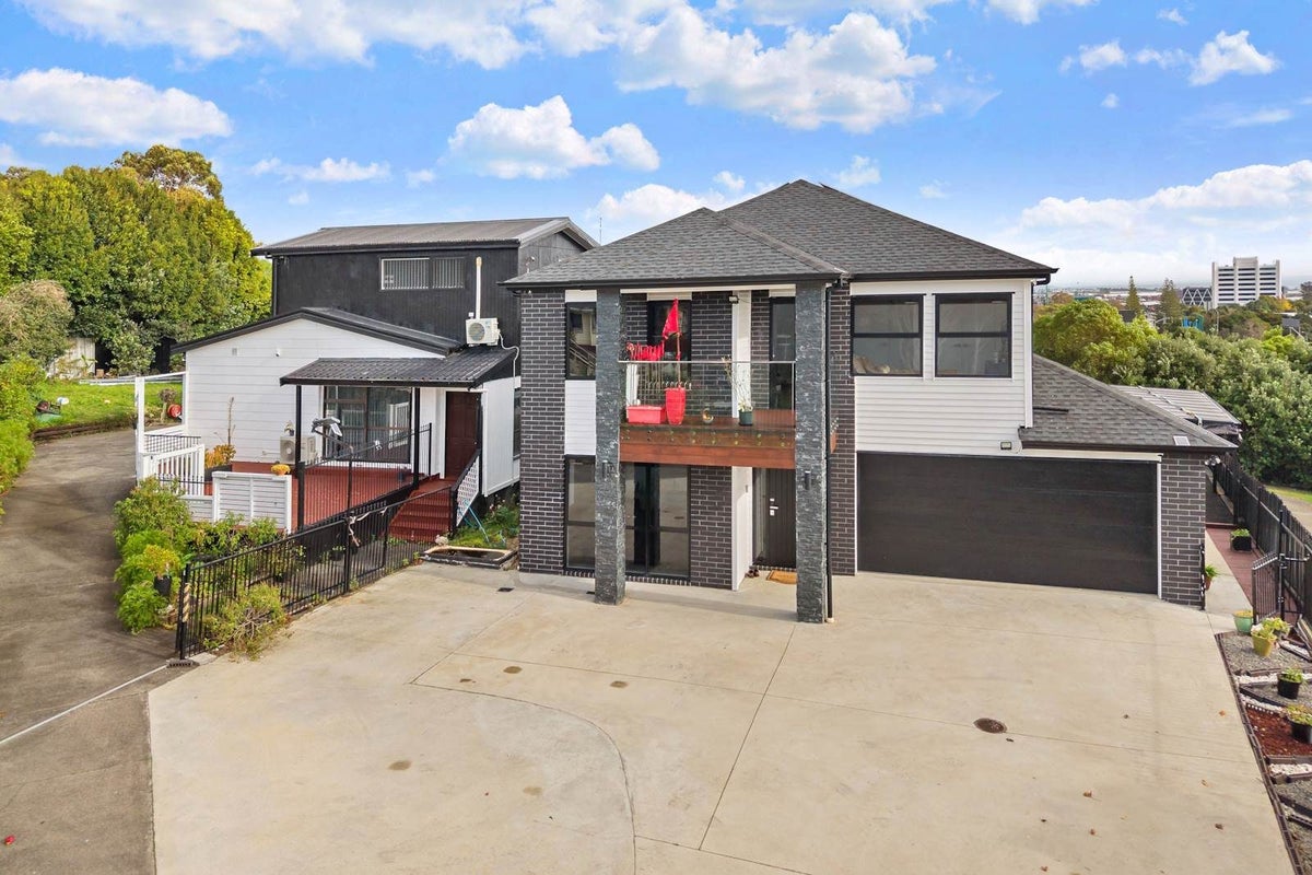 7 Juvena Place, Clover Park, Auckland - Carousel 1