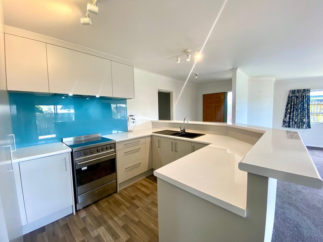 12 Woodcroft Way, Pukekohe, Pukekohe - Carousel 2