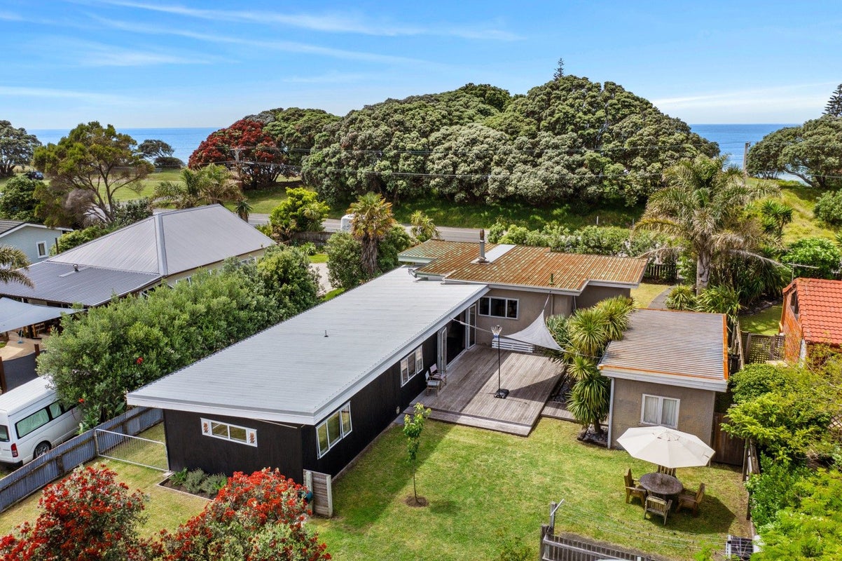 18 Moana Road, Okitu, Gisborne - Carousel 2