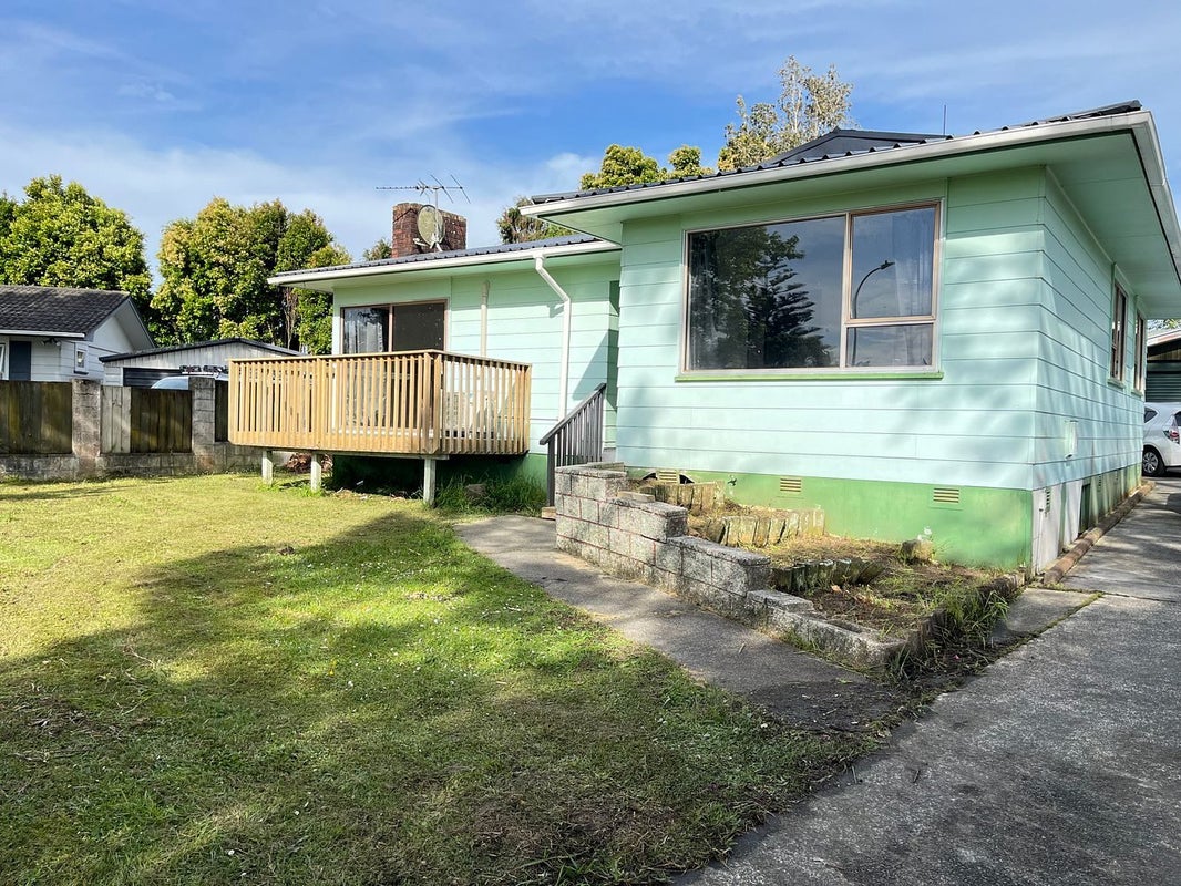 13 Ulay Place, Clover Park, Auckland - Carousel 1