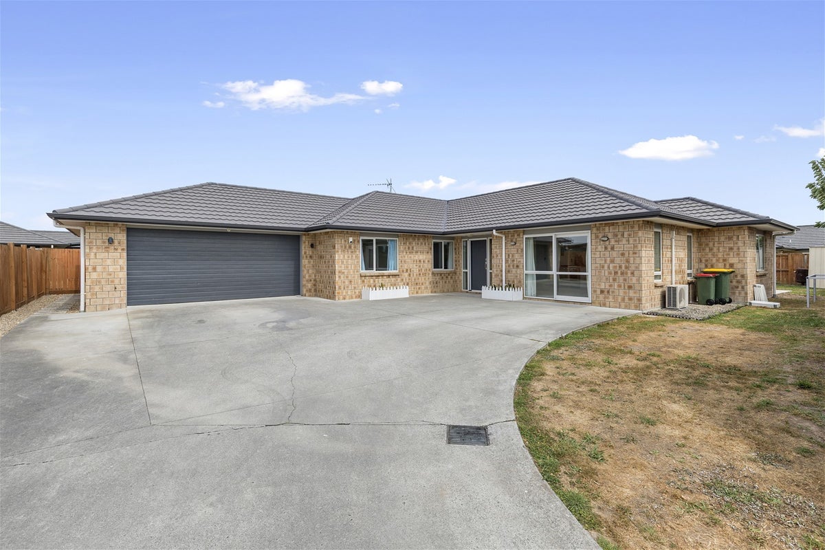 18 Piwakawaka Court, Rototuna North, Hamilton - Carousel 1