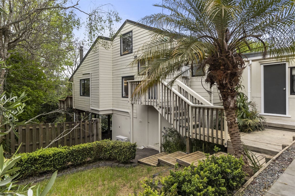 81 Penzance Road, Mairangi Bay, Auckland - Carousel 1