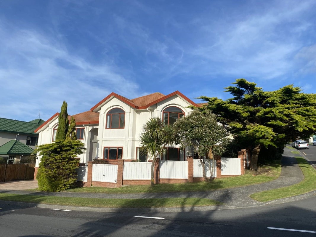 27 Amesbury Drive, Churton Park, Wellington - Carousel 1
