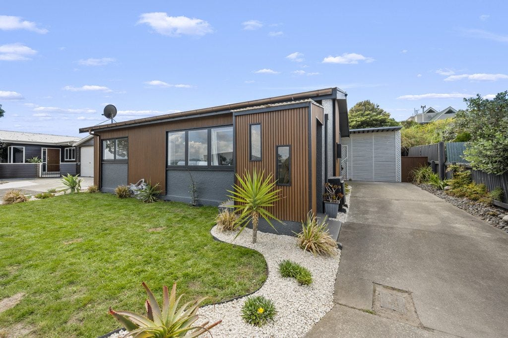 35 Pukeko Place, Westshore, Napier - Carousel 1