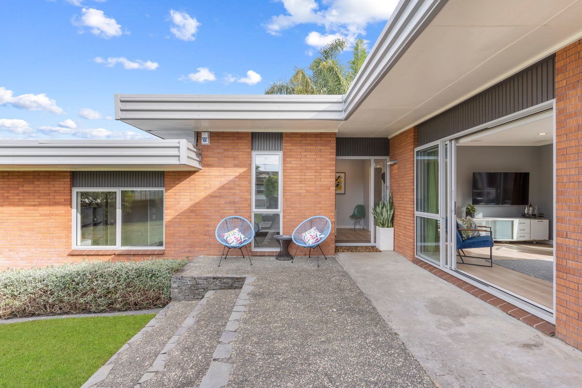 26 Tyrian Close, Half Moon Bay, Auckland - Carousel 2