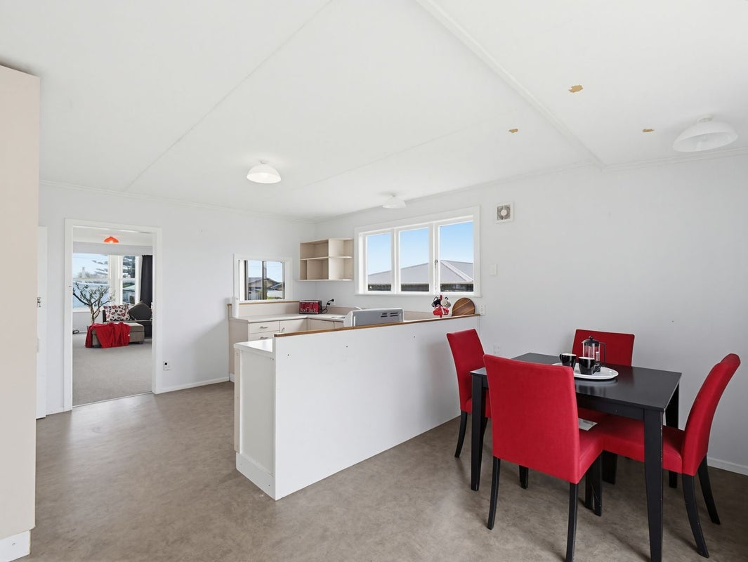 4 Ashton Terrace, Castlecliff, Whanganui, Manawatu / Whanganui - Carousel 2