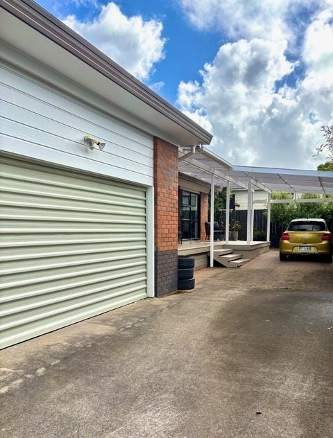 23A Montrose Street, Point Chevalier, Auckland - Carousel 2