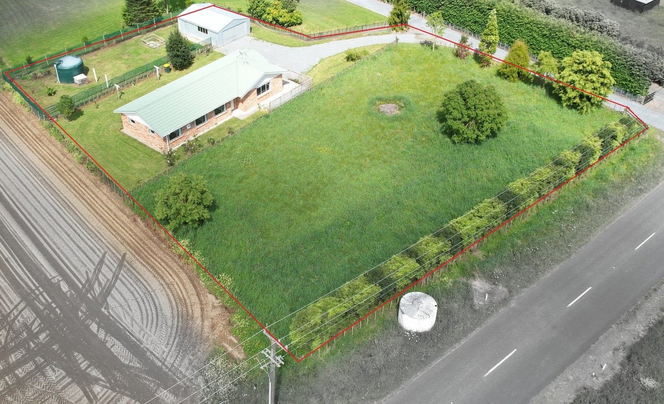37 Waikawa Beach Road, Manakau, Levin - Carousel 1